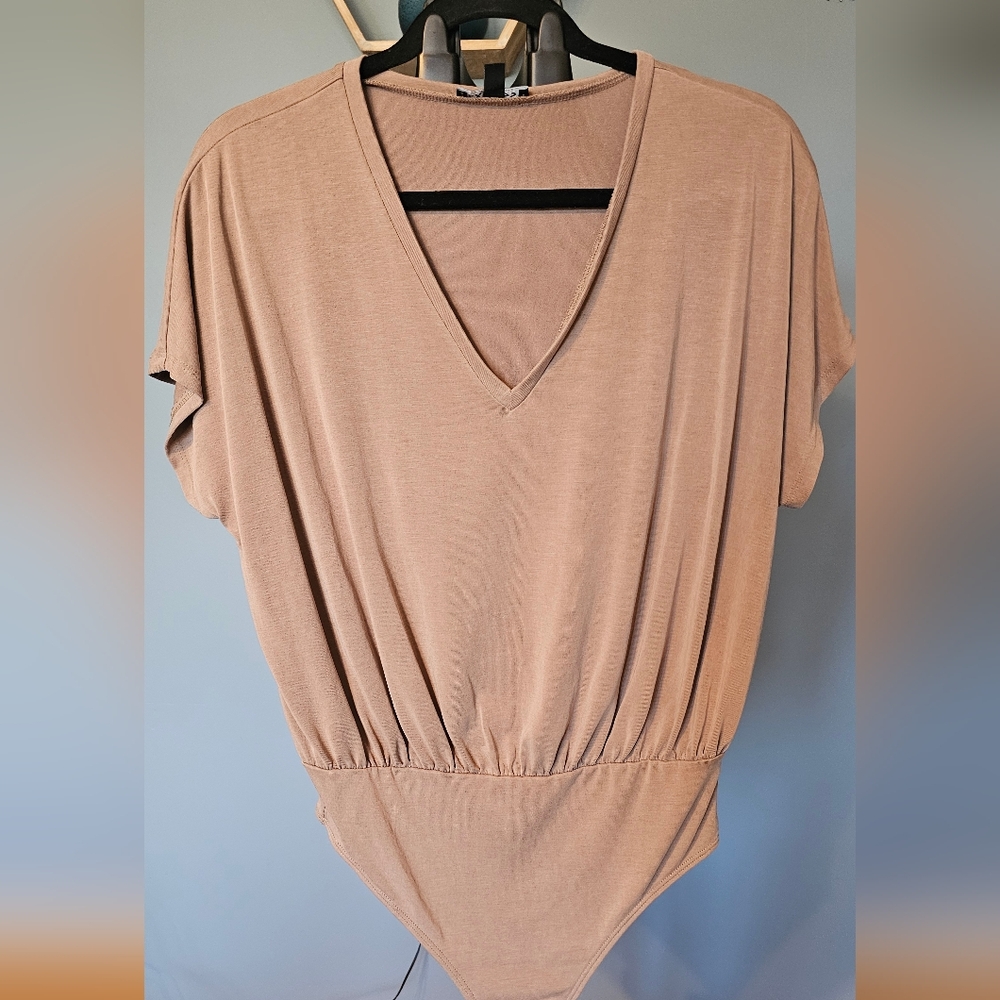 EXPRESS, SMALL, NWOT, light tan bodysuit V-neck top.